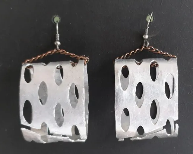 Oorbellen van recycle materiaal