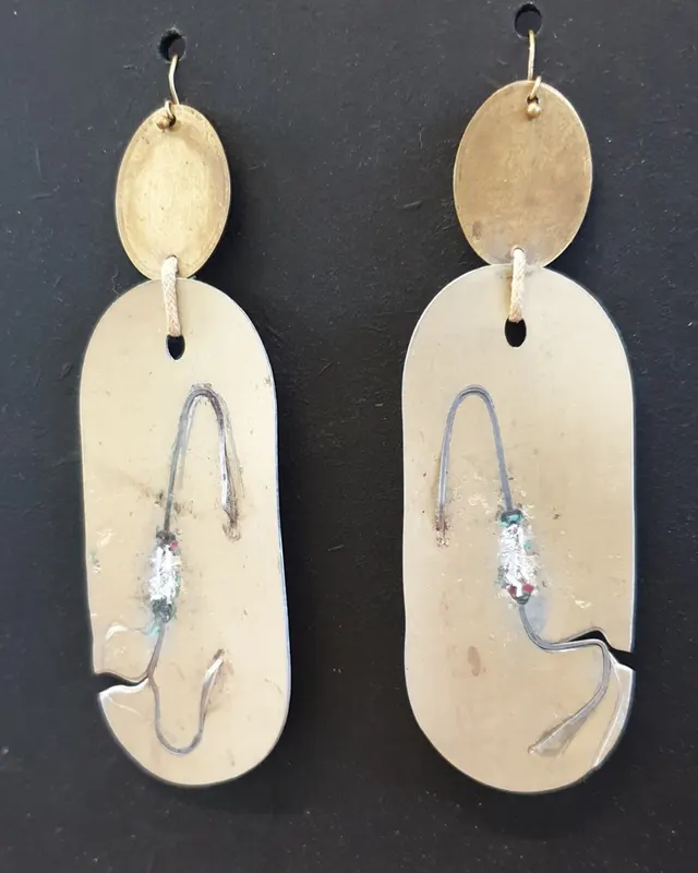 Oorbellen van recycle materiaal
