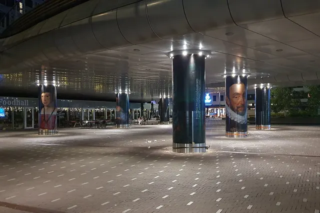 Anna van Buerenplein, The Hague Central Station: 12 columns