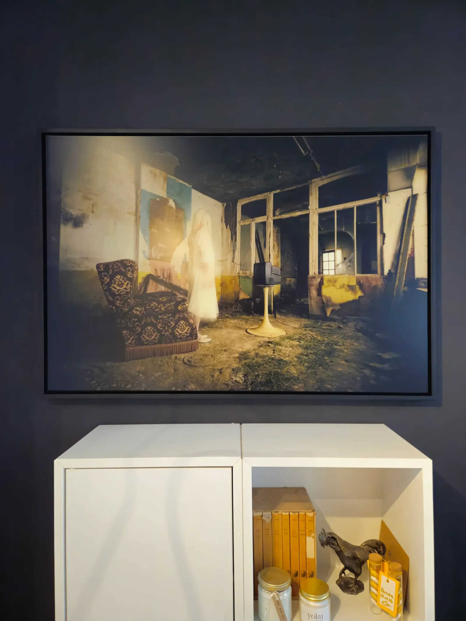 Fantomatique – Limited Edition Fine Art Photograph 1/5 – 90 × 60 cm – Aluminium Dibond with Black American Box Frame