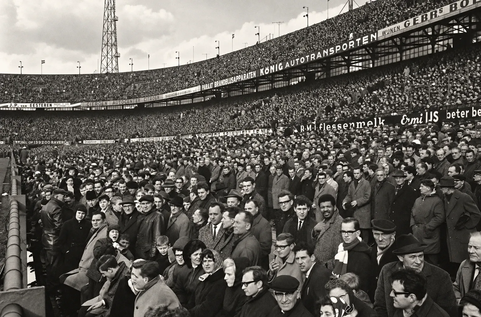 The Crowd - De Kuip 1965