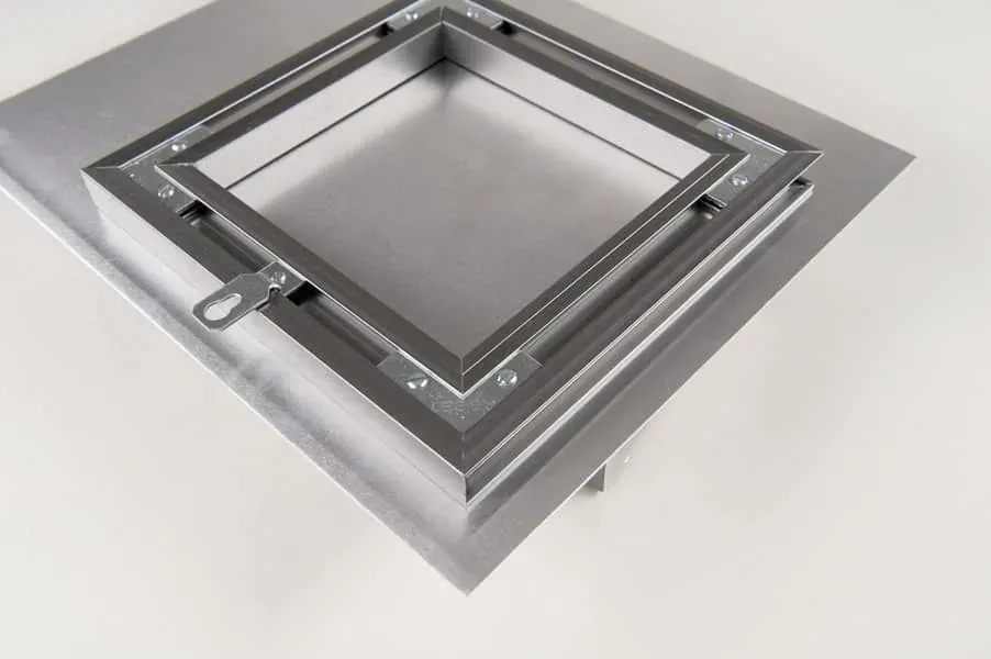 Aluminium subframe on the back of a panel