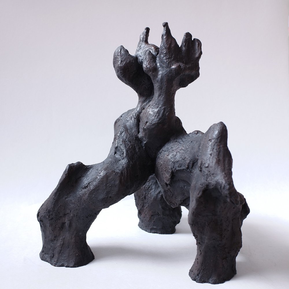 Mabis, grès cérame, patine noire reflets brun foncé, 43x40x34 cm (1)