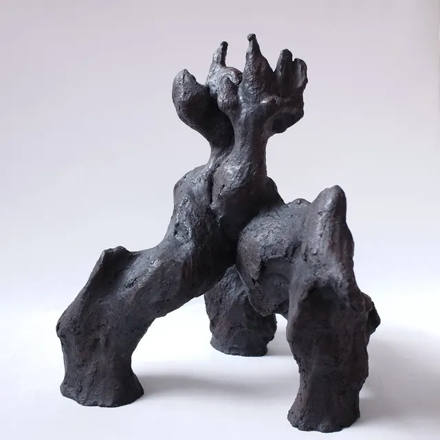 Mabis, grès cérame, patine noire reflets brun foncé, 43x40x34 cm (1)