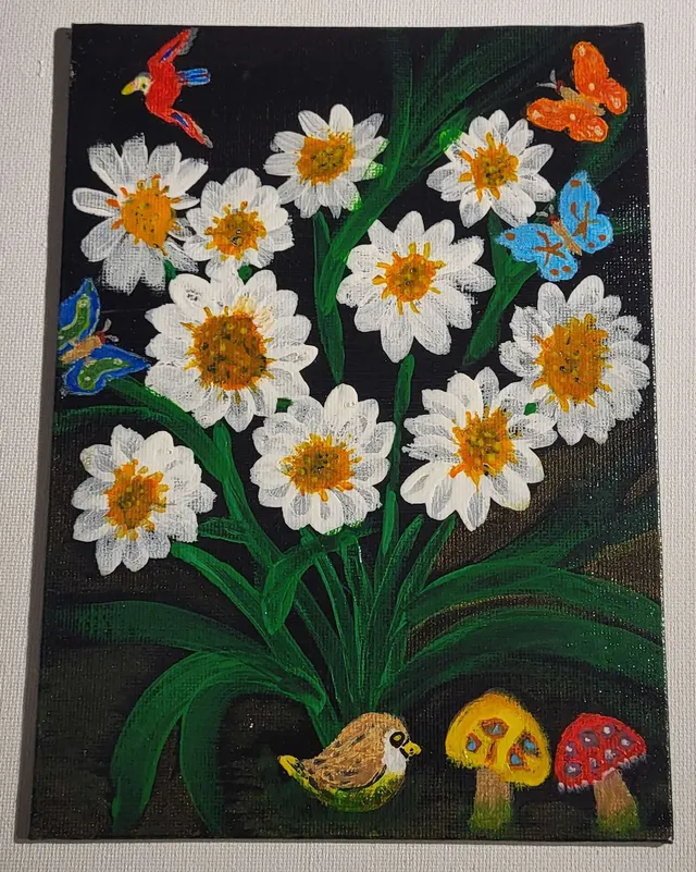 Small bird that hiding under flowers