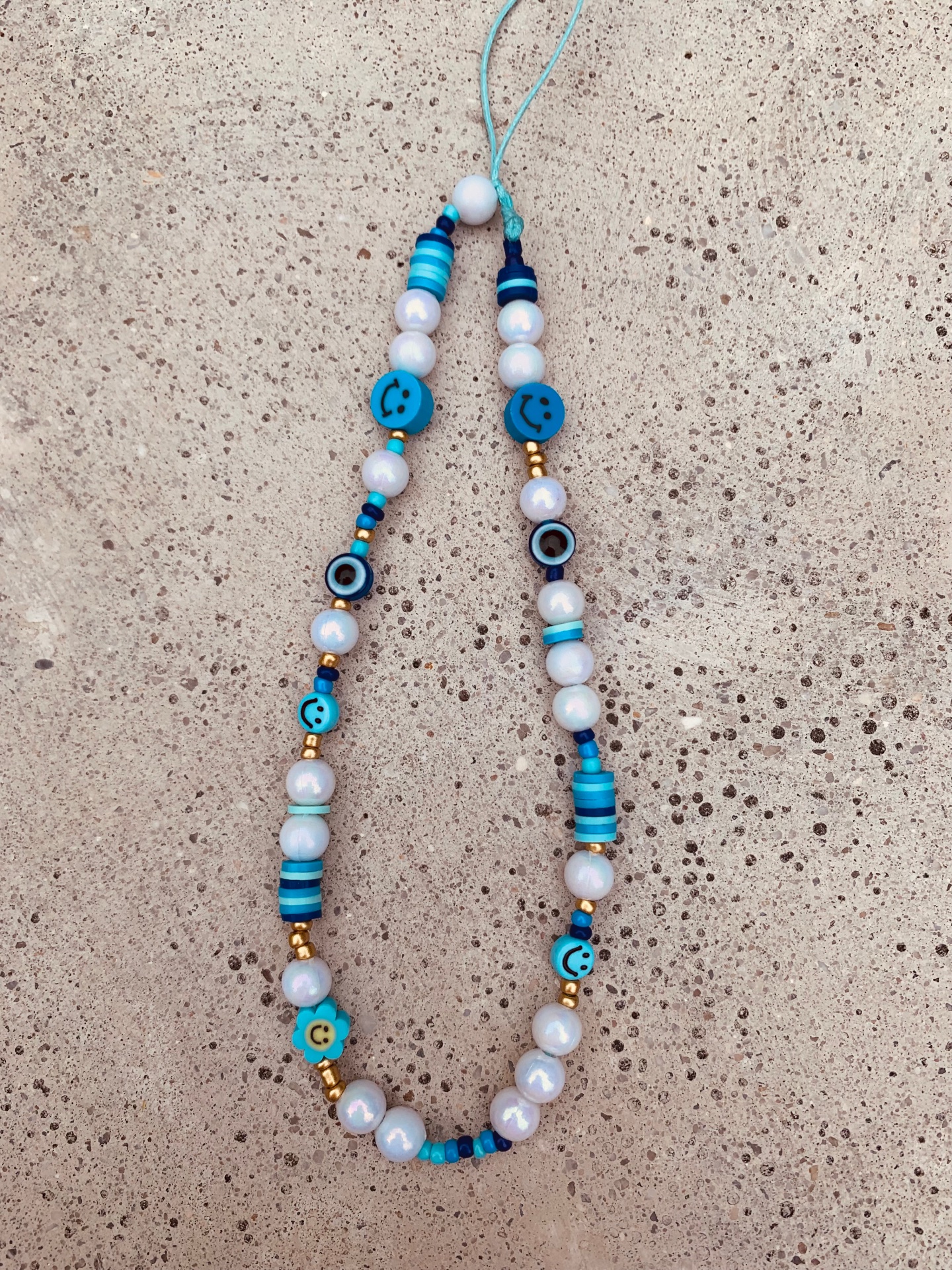 Phonecharm blauw met parels