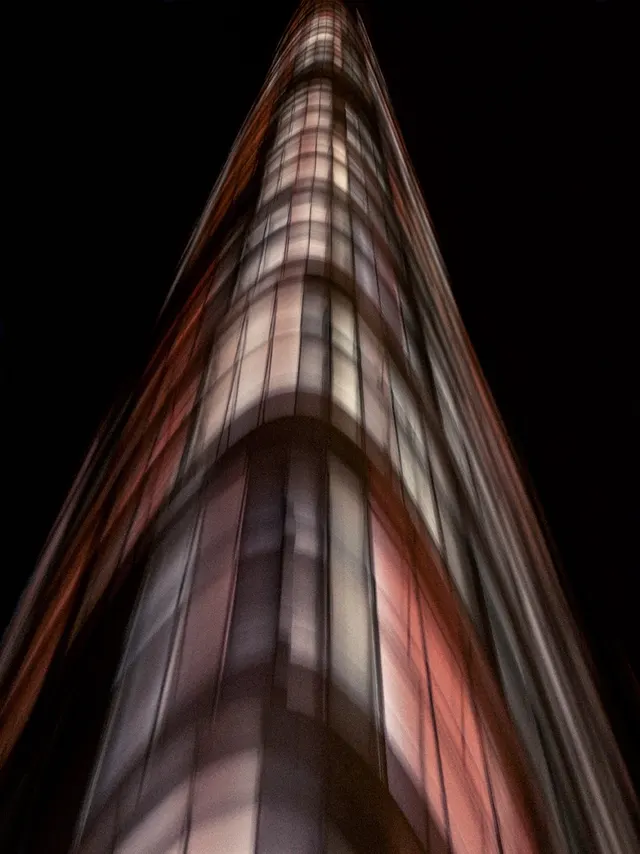 GLEAMING SKYWARDS I