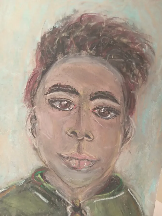 Jongen in de bergen.