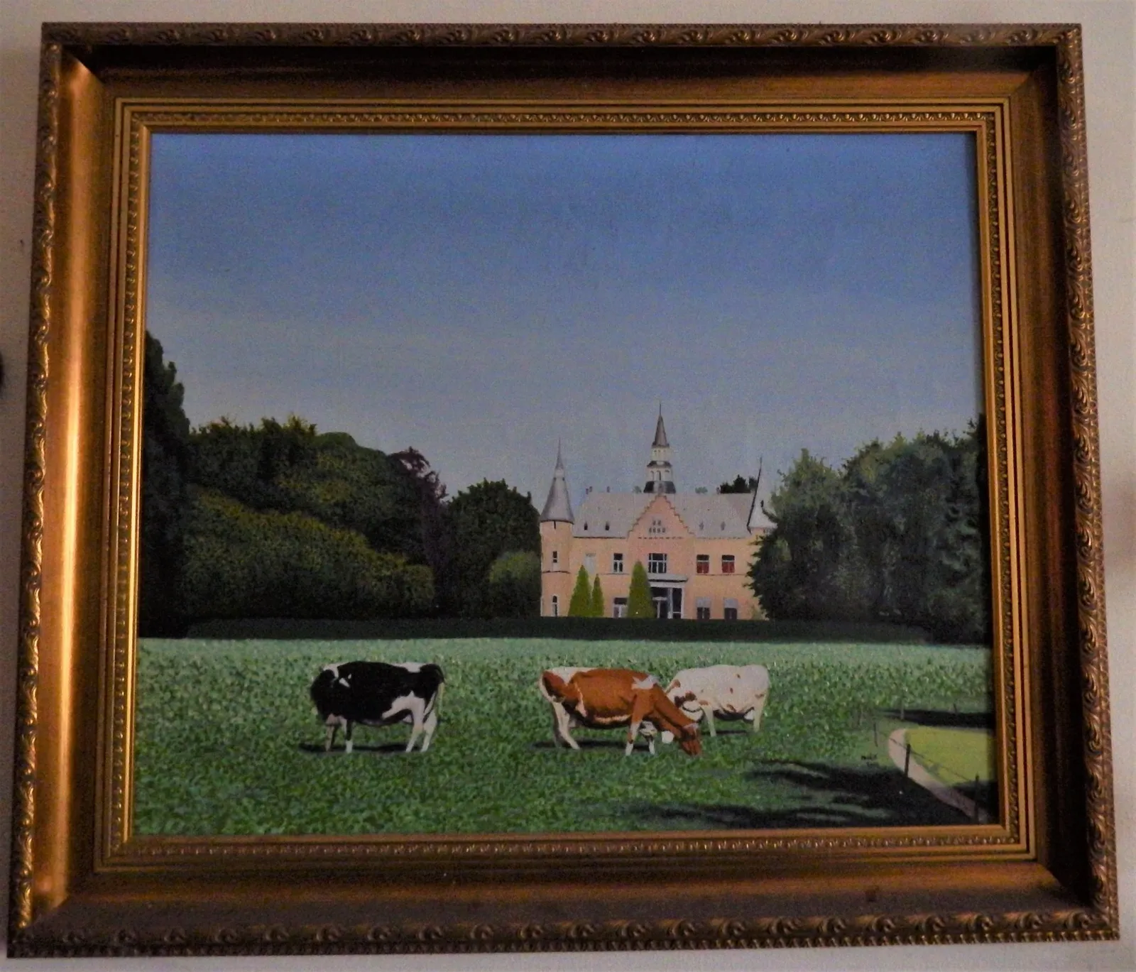 kasteel met koeien in veld — 2
