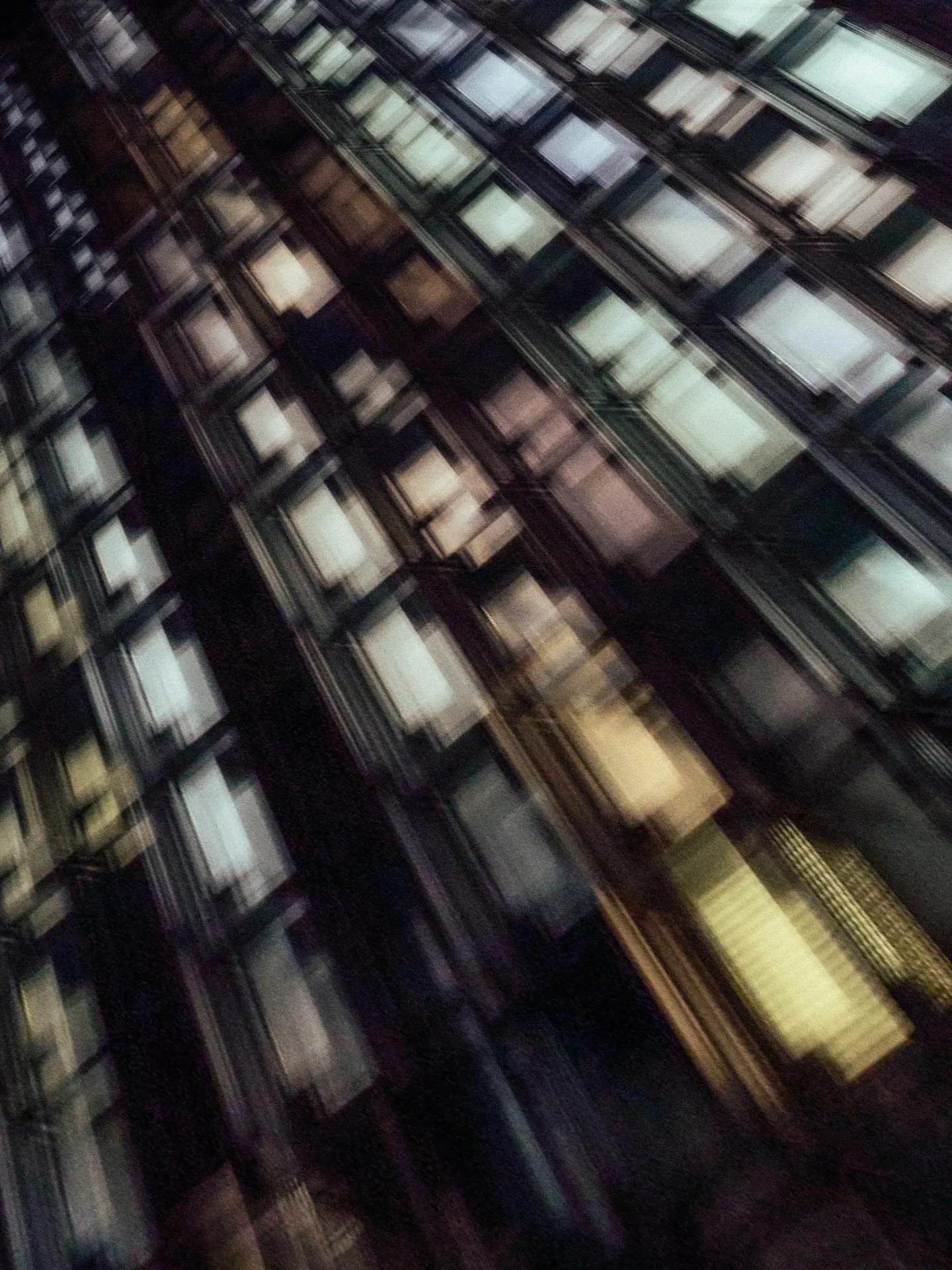 RATTLING PANES II · 2017 · 70×85 cm